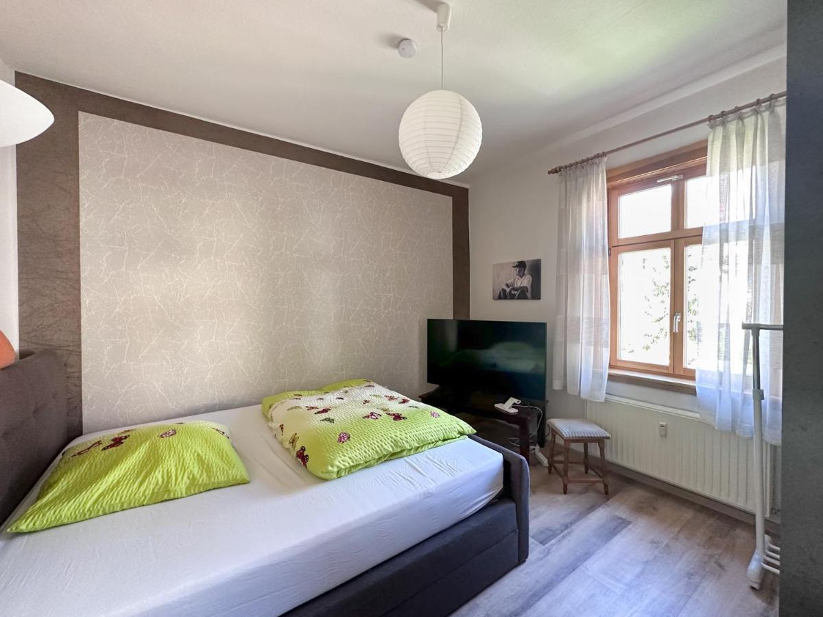 Schoene Altbauwohnung Mit Grosser Sonnenterrasse Rudolstadt Extérieur photo